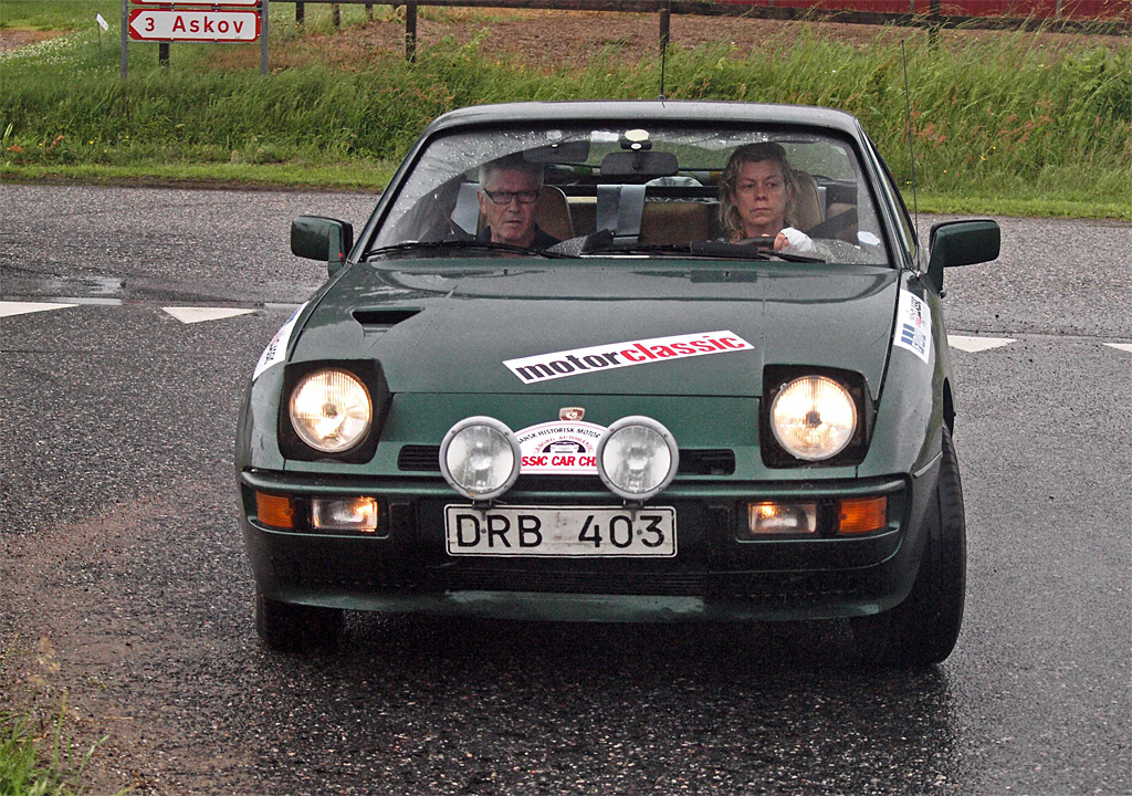 Svenskerne: Anna & Hans Sylvan prøvede kræfter med de syd- og sønderjyske veje med deres Porsche 924 Turbo (1979).
(Foto: Åge Keseler Kirketerp)